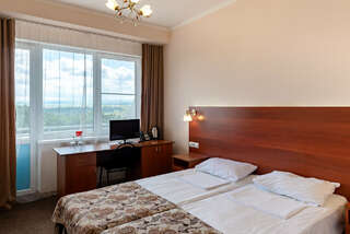 Гостиница Машук Пятигорск Двухместный номер с 1 кроватью или 2 отдельными кроватями и балконом-1